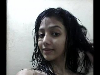 Индийский Красивая индийская девушка с прекрасной сиськи ванной селфи - Wowmoyback