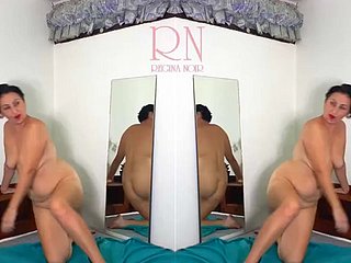 Des jumeaux posant dans shivering lingerie en maillage, lingerie sexy. Mélanger 1