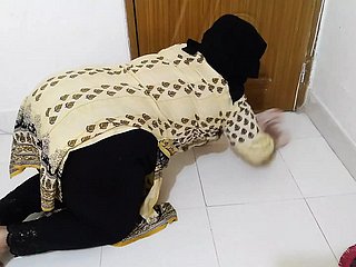 Tamil meid fucking eigenaar tijdens het schoonmaken fore-part huis hindi sex
