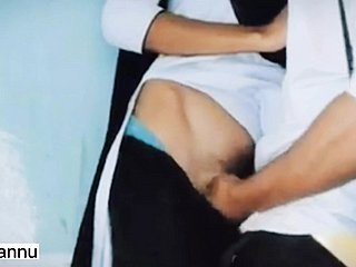 Desi Collage Student Sexo vazou vídeo MMS em hindi, faculdade jovem e sexo de menino na sala de aula nimble quente romântico foda