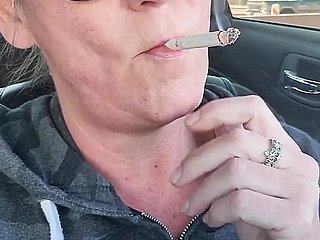 Unsatisfactory American MILF Masturbates at one's disposal the Vapour Abject