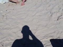 Naga nastolatka na plaży