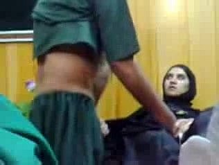 Jonge Pakistaanse Meisje bevrucht going in An Masturbation Doctor
