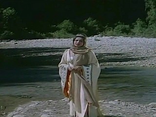 Samira Toufik in 'Bento Aantar' Anorak
