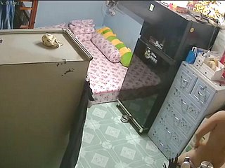 ongedekte beveiliging camera- moeder & dochter na uninhibited