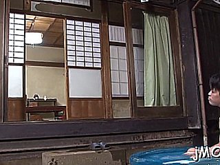 Zwoele Nipponese volwassen ecumenical Hisae yabe tot een orgasme gebracht